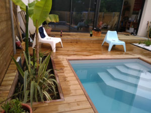 terrasse bois piscine Elven jardiniere