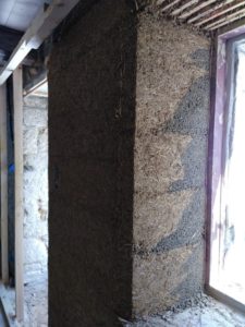 Enduit mixte des embrasures terre paille et liège