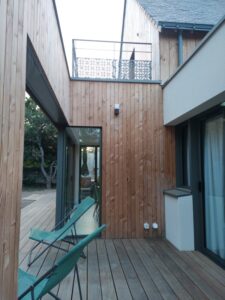 Terrasse bois de la chambre du Rdc